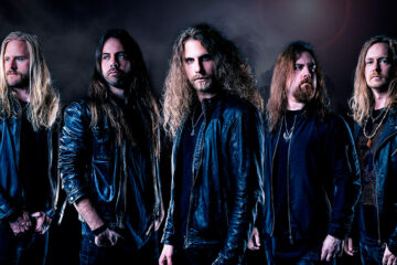 Noticias: Dynazty – Lambrini Girls – RadioCrimen – Searching Out Solutions