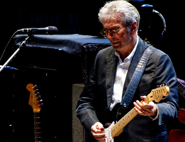 Un Movistar Arena inmóvil e hipnotizado ante la magia de Eric Clapton