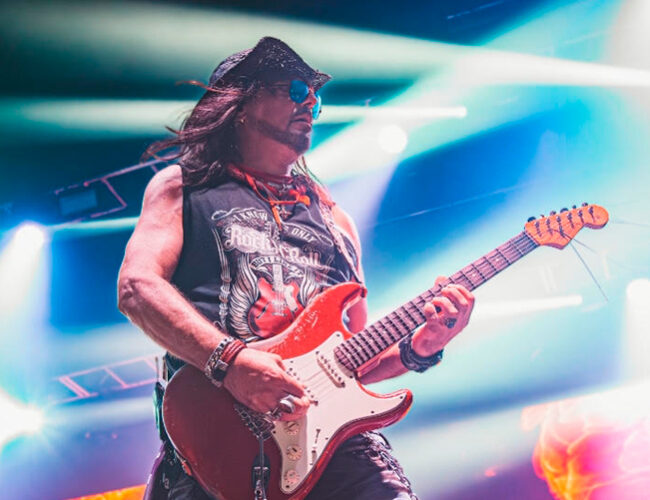 Rata Blanca vuelve a triunfar en Razzmatazz