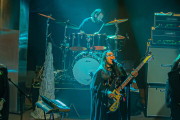 Hällas y Komodor desatan la magia del rock setentero y progresivo en Bilbao